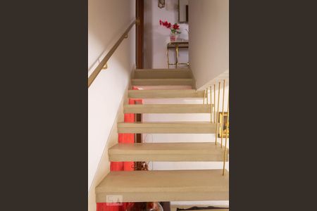 Casa de condomínio à venda com 100m², 2 quartos e 1 vaga Casa de condomínio à venda com 100m², 2 quartos e 1 vagaEscadas