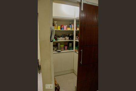 Casa à venda com 300m², 4 quartos e sem vaga Casa à venda com 300m², 4 quartos e sem vagadispensa cozinha