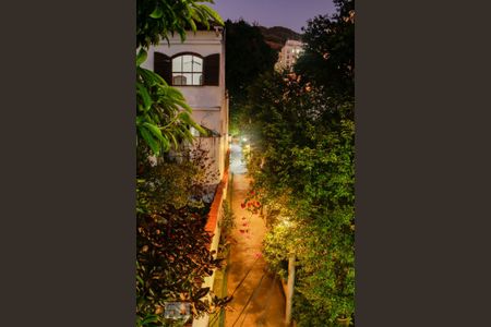 Casa à venda com 300m², 4 quartos e sem vaga Casa à venda com 300m², 4 quartos e sem vagaimóvel se localiza em uma vila