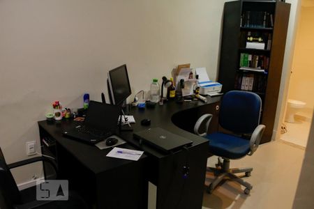 Casa à venda com 300m², 4 quartos e sem vaga Casa à venda com 300m², 4 quartos e sem vagaquarto 4 suíte