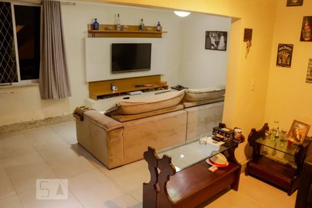 Casa à venda com 300m², 4 quartos e sem vaga Casa à venda com 300m², 4 quartos e sem vagasala