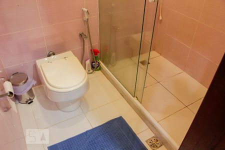 Casa à venda com 300m², 4 quartos e sem vaga Casa à venda com 300m², 4 quartos e sem vagabanheiro da suíte