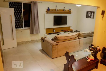 Casa à venda com 300m², 4 quartos e sem vaga Casa à venda com 300m², 4 quartos e sem vagasala