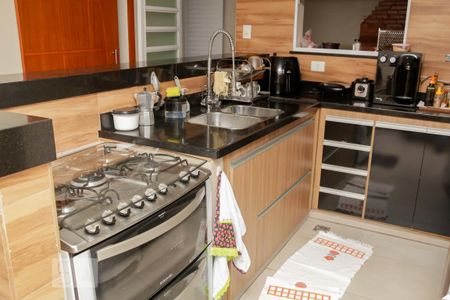 Casa à venda com 300m², 4 quartos e sem vaga Casa à venda com 300m², 4 quartos e sem vagacozinha