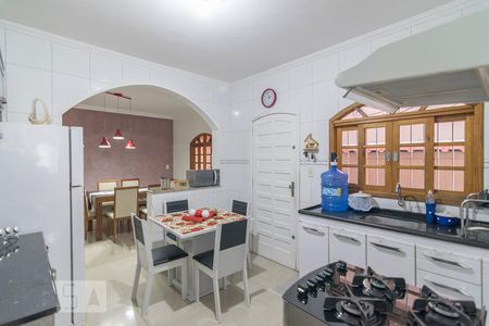 Casa à venda com 235m², 4 quartos e 5 vagas Casa à venda com 235m², 4 quartos e 5 vagasCozinha