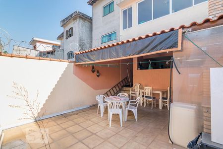 Casa à venda com 235m², 4 quartos e 5 vagas Casa à venda com 235m², 4 quartos e 5 vagasQuintal com Churrasqueira