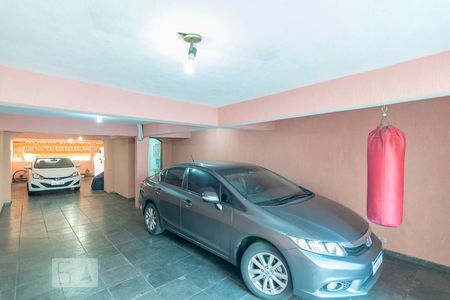 Casa à venda com 235m², 4 quartos e 5 vagas Casa à venda com 235m², 4 quartos e 5 vagasGaragem
