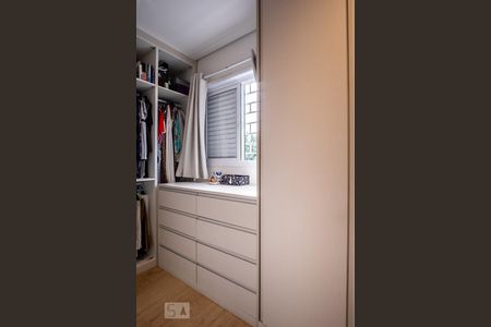 Casa de condomínio à venda com 119m², 2 quartos e 2 vagas Casa de condomínio à venda com 119m², 2 quartos e 2 vagasCloset da suíte 1