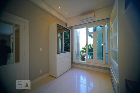 Casa à venda com 500m², 5 quartos e 5 vagasSuite 5