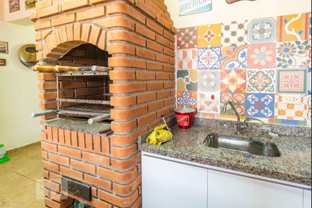 Apartamento à venda com 192m², 3 quartos e 2 vagas Apartamento à venda com 192m², 3 quartos e 2 vagasChurrasqueira e Pia