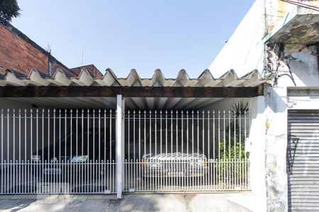Casa à venda com 118m², 2 quartos e 2 vagas Casa à venda com 118m², 2 quartos e 2 vagasFachada