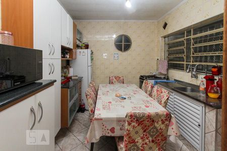 Casa à venda com 118m², 2 quartos e 2 vagas Casa à venda com 118m², 2 quartos e 2 vagasCozinha