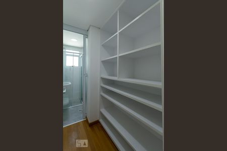 Apartamento à venda com 138m², 2 quartos e 2 vagas Apartamento à venda com 138m², 2 quartos e 2 vagasCloset da suíte 2
