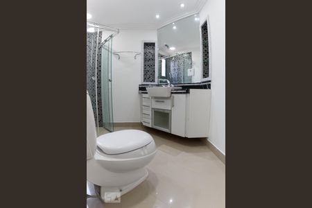 Apartamento à venda com 229m², 4 quartos e 3 vagas Apartamento à venda com 229m², 4 quartos e 3 vagasBanheiro da Suíte