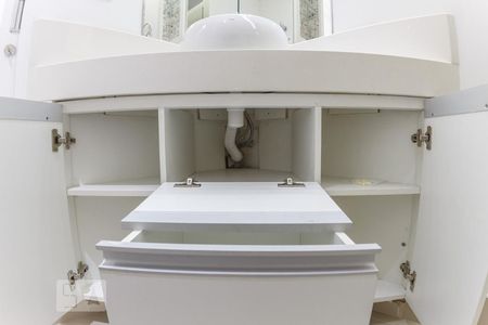 Apartamento à venda com 229m², 4 quartos e 3 vagas Apartamento à venda com 229m², 4 quartos e 3 vagasBanheiro 2