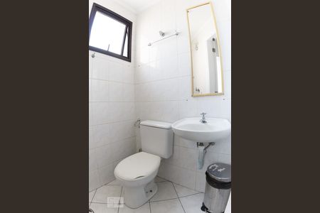 Apartamento à venda com 229m², 4 quartos e 3 vagas Apartamento à venda com 229m², 4 quartos e 3 vagasBanheiro de Serviço