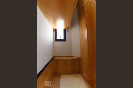 Apartamento à venda com 229m², 4 quartos e 3 vagas Apartamento à venda com 229m², 4 quartos e 3 vagasQuarto de Serviço