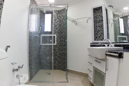 Apartamento à venda com 229m², 4 quartos e 3 vagas Apartamento à venda com 229m², 4 quartos e 3 vagasBanheiro da Suíte