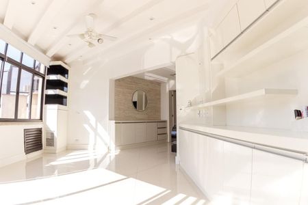 Apartamento à venda com 229m², 4 quartos e 3 vagas Apartamento à venda com 229m², 4 quartos e 3 vagasSala 2