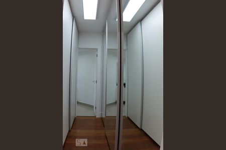 Apartamento à venda com 229m², 4 quartos e 3 vagas Apartamento à venda com 229m², 4 quartos e 3 vagasSuite