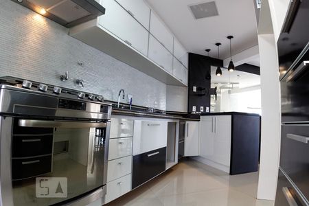 Apartamento à venda com 229m², 4 quartos e 3 vagas Apartamento à venda com 229m², 4 quartos e 3 vagasCozinha