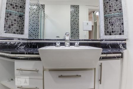 Apartamento à venda com 229m², 4 quartos e 3 vagas Apartamento à venda com 229m², 4 quartos e 3 vagasBanheiro da Suíte