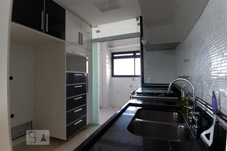Apartamento à venda com 229m², 4 quartos e 3 vagas Apartamento à venda com 229m², 4 quartos e 3 vagasCozinha