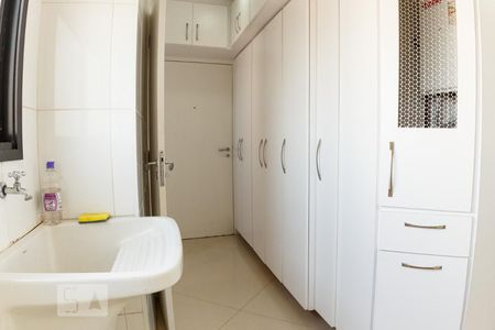 Apartamento à venda com 229m², 4 quartos e 3 vagas Apartamento à venda com 229m², 4 quartos e 3 vagasÁrea de Serviço