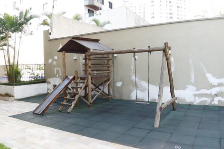 Apartamento à venda com 229m², 4 quartos e 3 vagas Apartamento à venda com 229m², 4 quartos e 3 vagasÁrea Comum - Playground