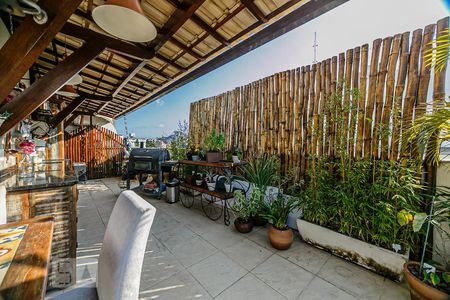 Apartamento à venda com 300m², 4 quartos e 3 vagas Apartamento à venda com 300m², 4 quartos e 3 vagasTerraço