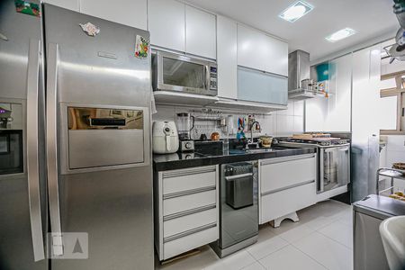 Apartamento à venda com 300m², 4 quartos e 3 vagas Apartamento à venda com 300m², 4 quartos e 3 vagasCozinha