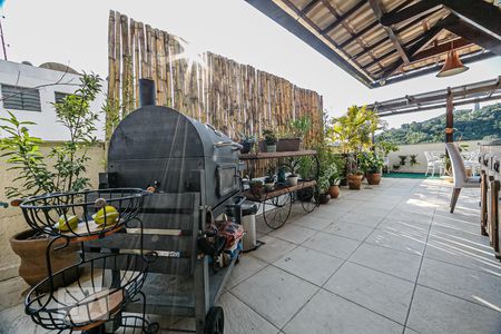 Apartamento à venda com 300m², 4 quartos e 3 vagas Apartamento à venda com 300m², 4 quartos e 3 vagasTerraço