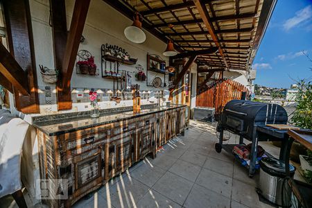 Apartamento à venda com 300m², 4 quartos e 3 vagas Apartamento à venda com 300m², 4 quartos e 3 vagasTerraço