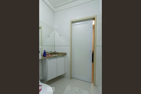 Apartamento à venda com 150m², 3 quartos e 2 vagas Apartamento à venda com 150m², 3 quartos e 2 vagasBanheiro da suíte 1