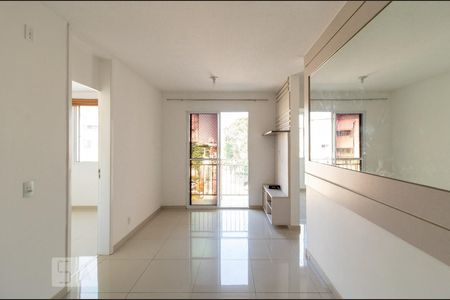 Sala de apartamento para alugar com 3 quartos, 52m² em Parada de Lucas, Rio de Janeiro