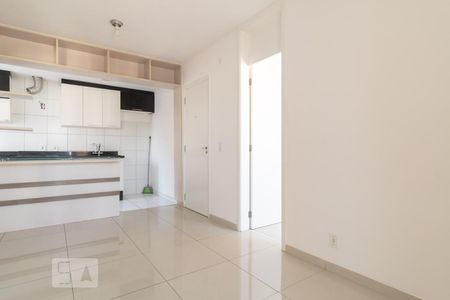 Sala de apartamento para alugar com 3 quartos, 52m² em Parada de Lucas, Rio de Janeiro