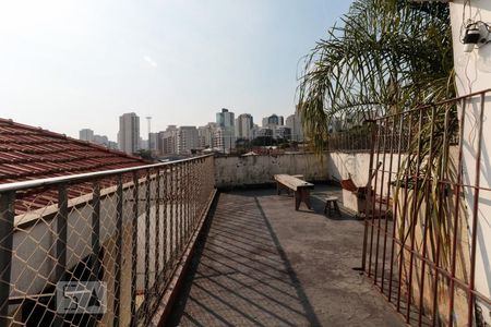 Casa à venda com 200m², 4 quartos e 3 vagas Casa à venda com 200m², 4 quartos e 3 vagasTerraço