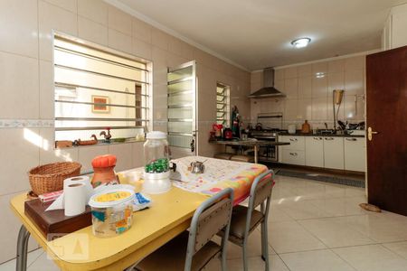 Casa à venda com 200m², 4 quartos e 3 vagas Casa à venda com 200m², 4 quartos e 3 vagasCozinha