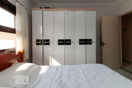 Casa à venda com 200m², 4 quartos e 3 vagas Casa à venda com 200m², 4 quartos e 3 vagasQuarto 2