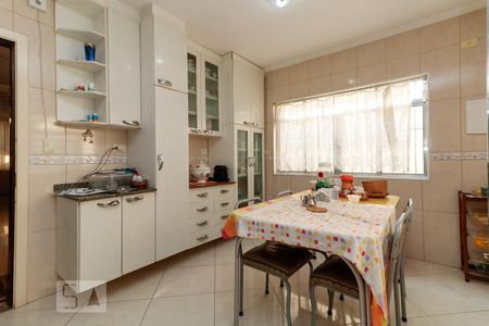 Casa à venda com 200m², 4 quartos e 3 vagas Casa à venda com 200m², 4 quartos e 3 vagasCozinha