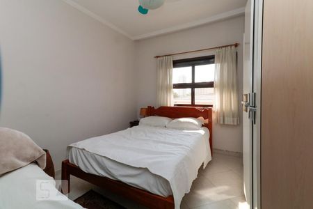Casa à venda com 200m², 4 quartos e 3 vagas Casa à venda com 200m², 4 quartos e 3 vagasQuarto 2