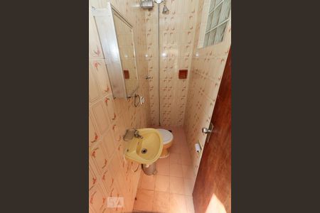 Casa à venda com 200m², 4 quartos e 3 vagas Casa à venda com 200m², 4 quartos e 3 vagasBanheiro superior - edícula