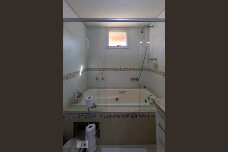 Apartamento à venda com 183m², 4 quartos e 3 vagas Apartamento à venda com 183m², 4 quartos e 3 vagasBanheiro da Suíte 1