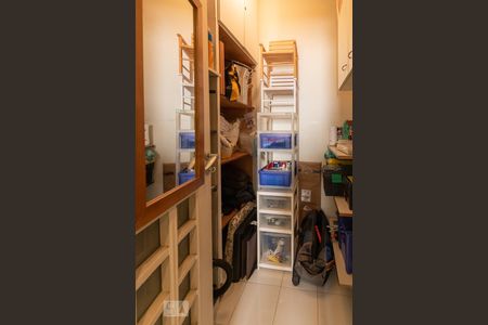 Apartamento à venda com 183m², 4 quartos e 3 vagas Apartamento à venda com 183m², 4 quartos e 3 vagasDeposito