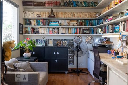 Apartamento à venda com 183m², 4 quartos e 3 vagas Apartamento à venda com 183m², 4 quartos e 3 vagasEscritório