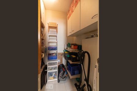 Apartamento à venda com 183m², 4 quartos e 3 vagas Apartamento à venda com 183m², 4 quartos e 3 vagasDeposito