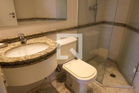 Apartamento para alugar com 65m², 2 quartos e 1 vaga Apartamento para alugar com 65m², 2 quartos e 1 vagaBanheiro do corredor