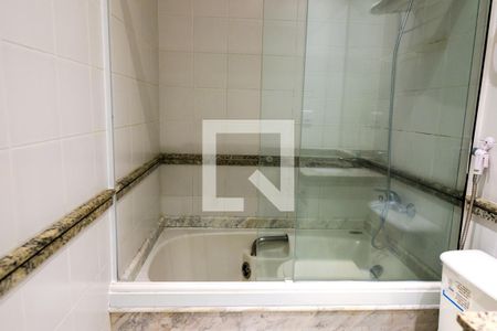 Apartamento para alugar com 65m², 2 quartos e 1 vaga Apartamento para alugar com 65m², 2 quartos e 1 vagaBanheiro da Suíte