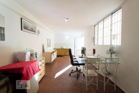 Casa à venda com 165m², 3 quartos e 2 vagasSalão 