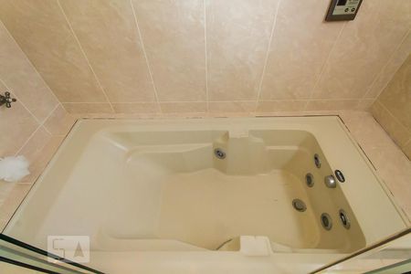 Casa à venda com 165m², 3 quartos e 2 vagasBanheiro 